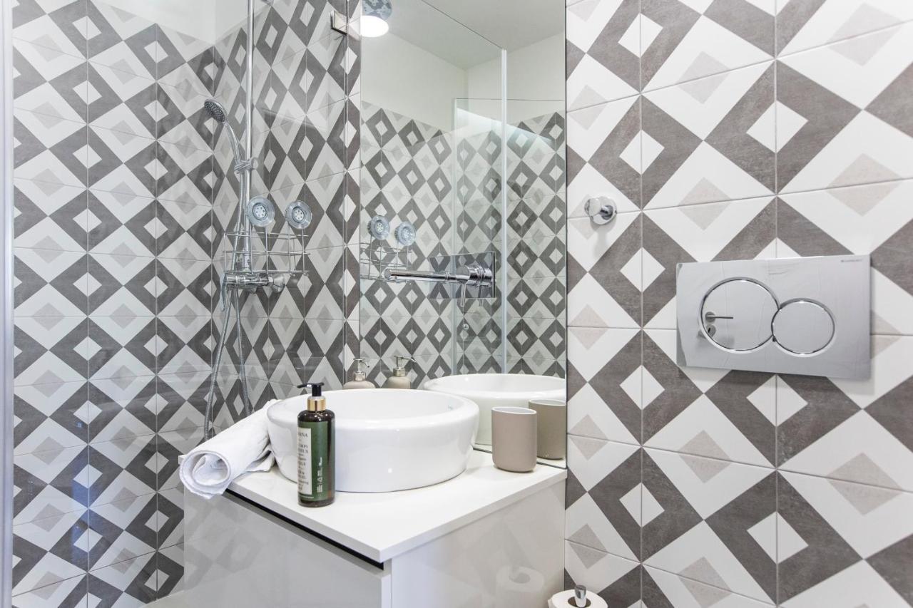 Homely Studio W/ Ac Near Marques By Lovelystay Porto Luaran gambar